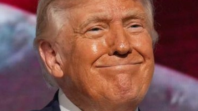 Trump nennt die Straße von Hormus „Straße von Trump“.  (Foto: Mark Schiefelbein/AP/dpa)