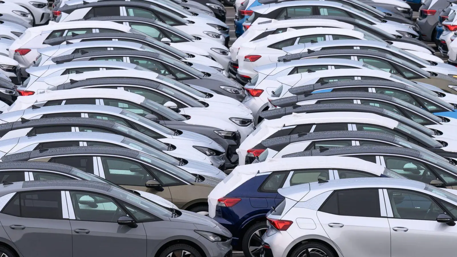 Bei den Neuzulassungen haben Autos mit Elektroantrieb erneut zugelegt. (Symbolbild) (Foto: Hendrik Schmidt/dpa)