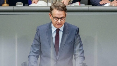 Gesundheitsminister Carsten Linnemann (CDU) dankte auch seinen Vorgängern für die Vorarbeiten zur Notfallreform. (Foto: Kay Nietfeld/dpa)
