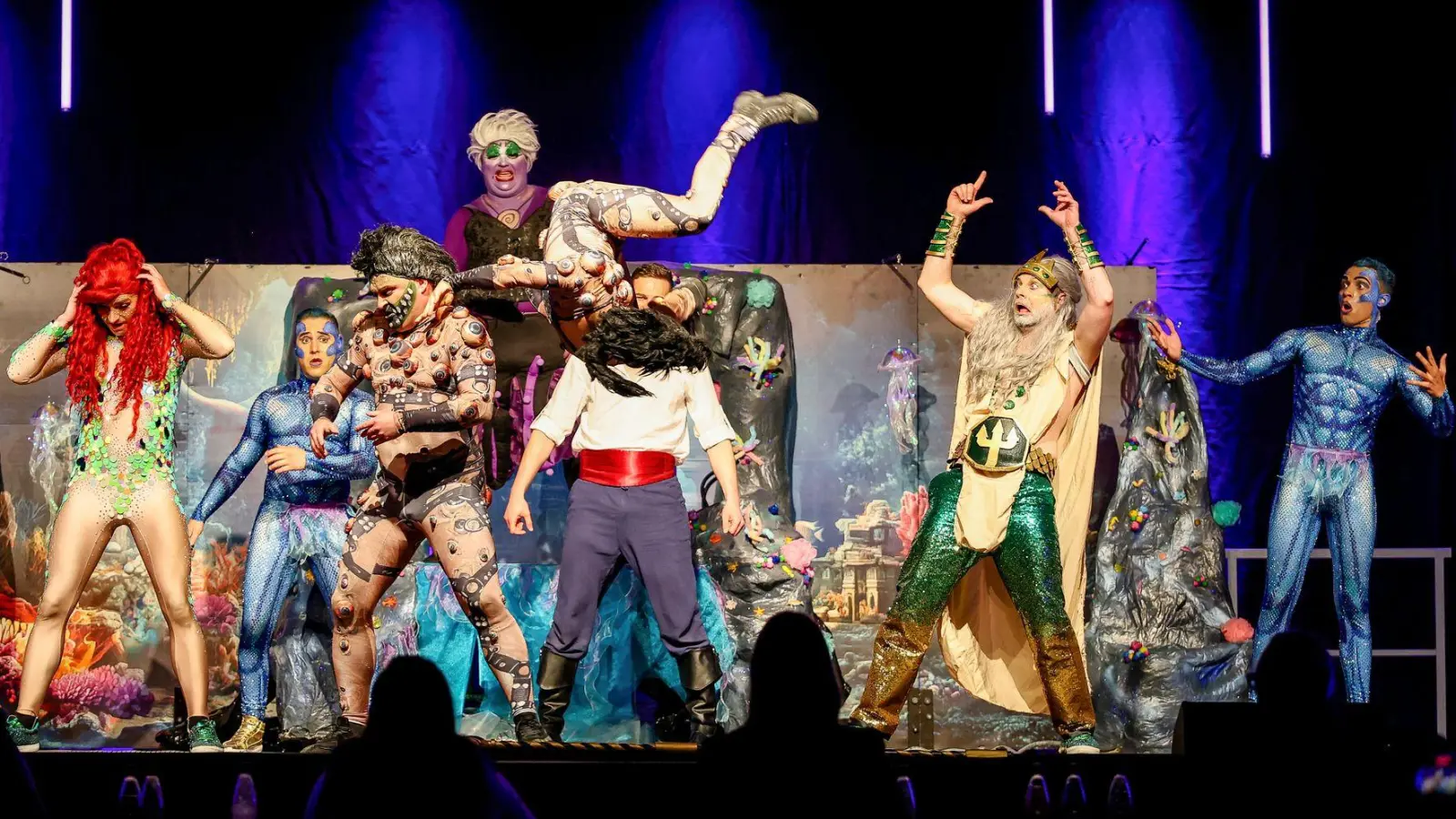 Mit ihrer Darbietung unter dem Titel „Arielle - Ursulas Rache“ hat sich das Männerballett Finsterwalde aus Brandenburg den deutschen Meistertitel geholt. (Foto: Daniel Löb/dpa)