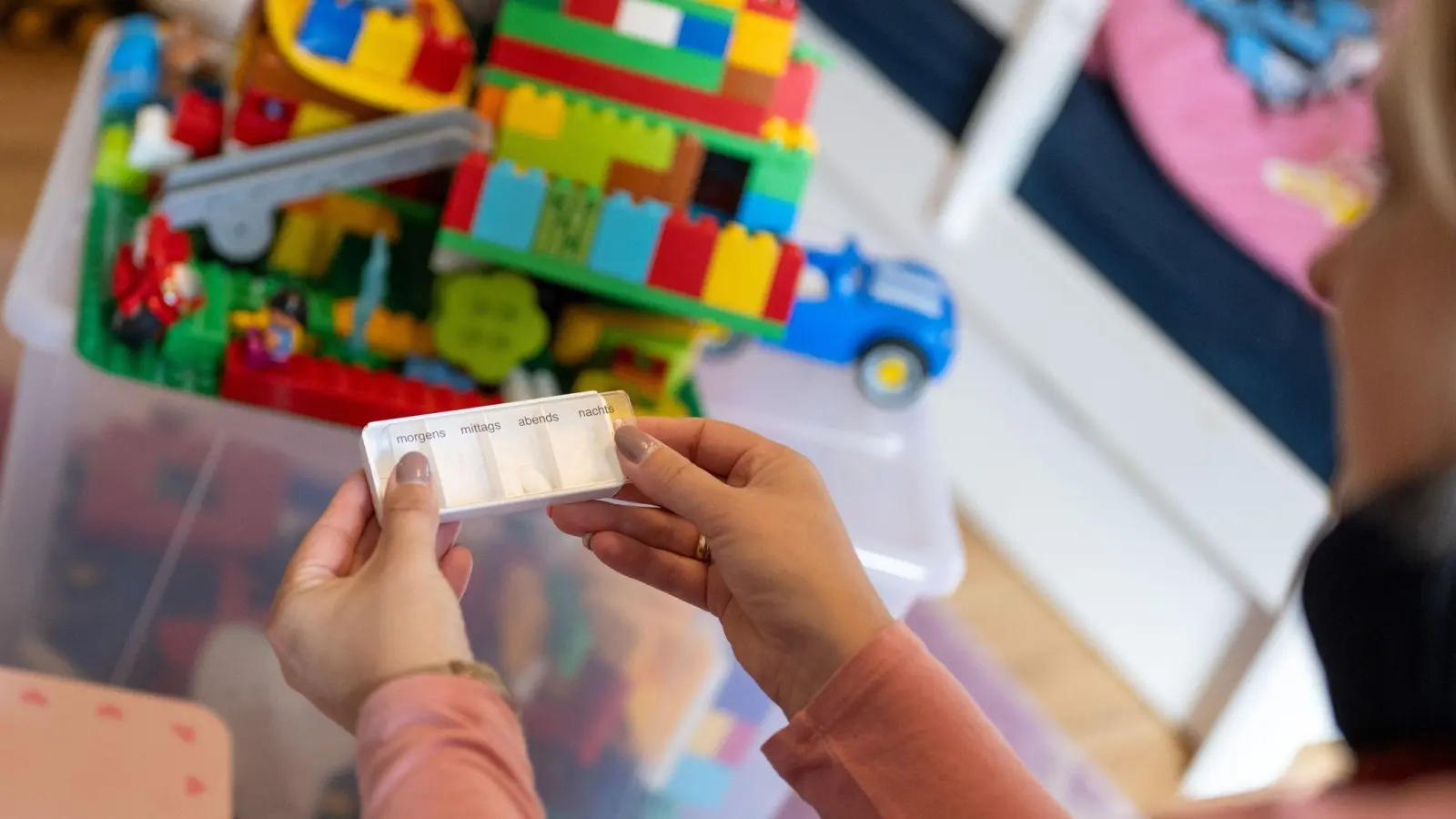 Mit einer Epilepsie Mutter zu werden und zu sein bringt ein paar Besonderheiten mit sich - aber auch Risiken. (Foto: Monika Skolimowska/dpa)