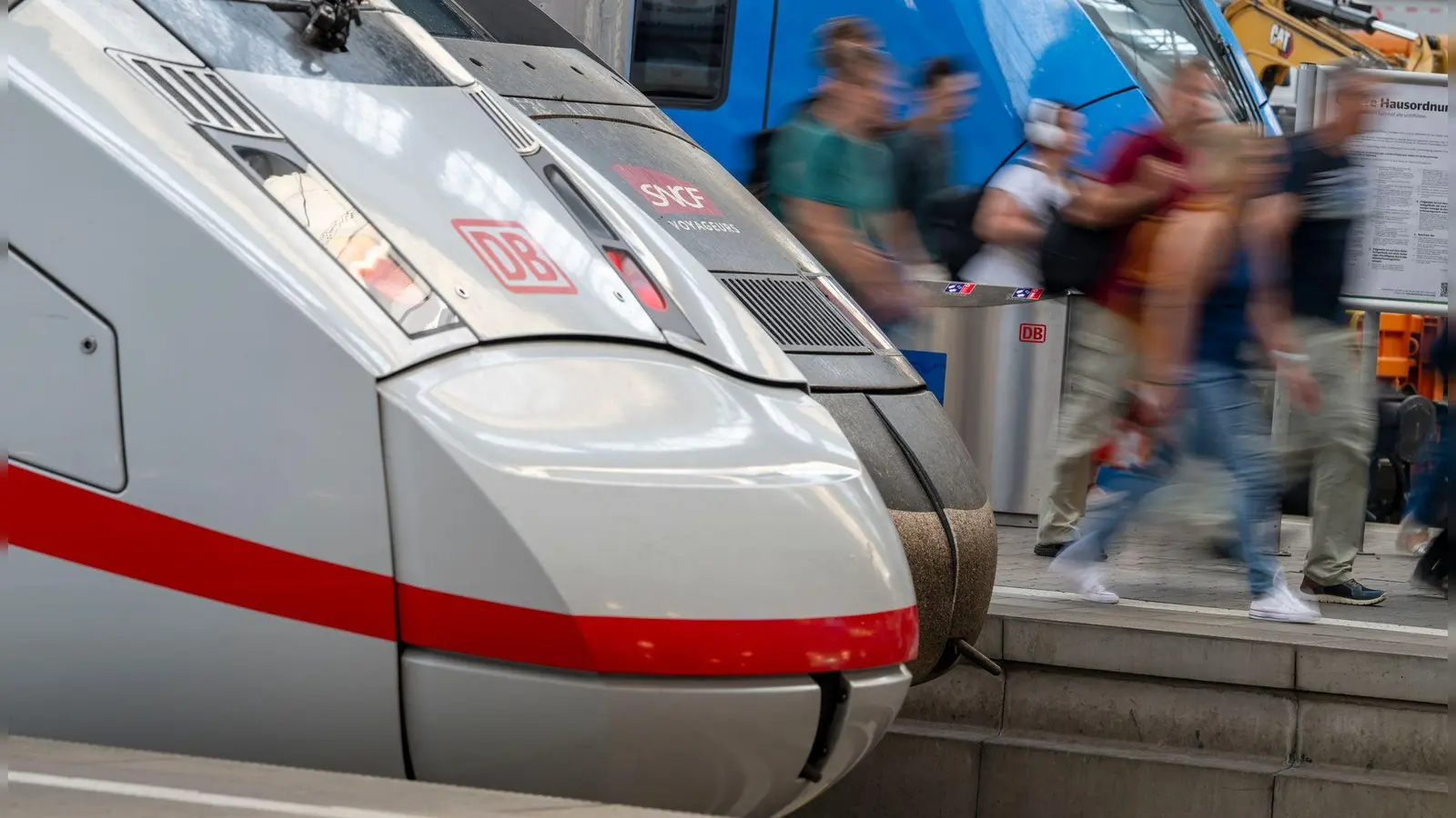 In München rollen die Züge wieder. (Foto: Peter Kneffel/dpa)