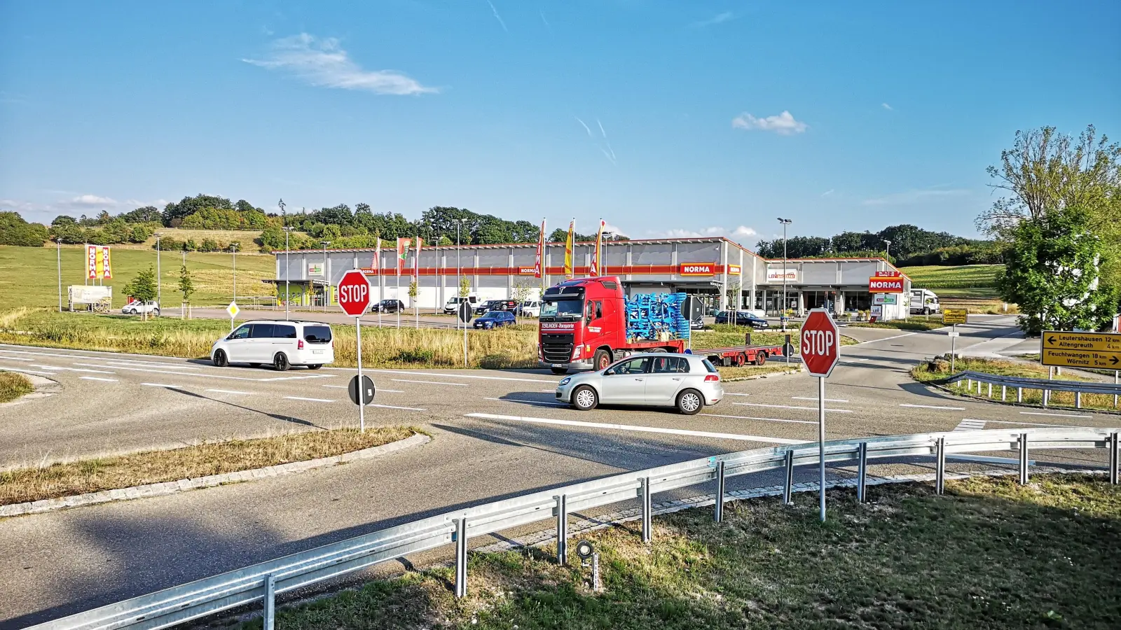 An der Kreuzung im Süden der Kernstadt hatte es in den vergangenen Jahren immer wieder Unfälle gegeben. 2022 wurde die Installation einer Ampel- anlage beschlossen. Nach den Osterferien sollen nun die Arbeiten beginnen. (Foto: Jürgen Binder)