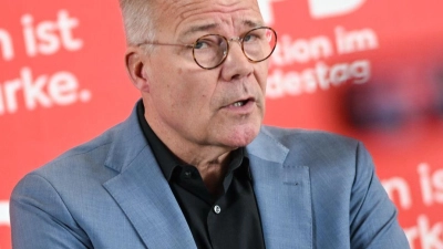 SPD-Fraktionschef Matthias Miersch warnt vor anhaltenden wirtschaftlichen Auswirkungen wegen der Blockade der Straße von Hormus. (Archivbild) (Foto: Britta Pedersen/dpa)