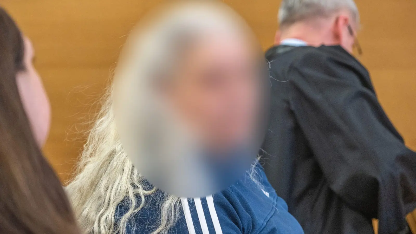 Für den Giftmord an ihrem Partner ist eine Frau vor dem Landgericht Deggendorf zu lebenslanger Haft verurteilt worden. (Archivbild) (Foto: Armin Weigel/dpa)