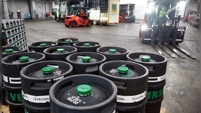 Eingetrübte Exportaussichten für deutsches Bier außerhalb der EU. Veltins setzt auf Märkte in Europa.  (Foto: Bernd Thissen/dpa)