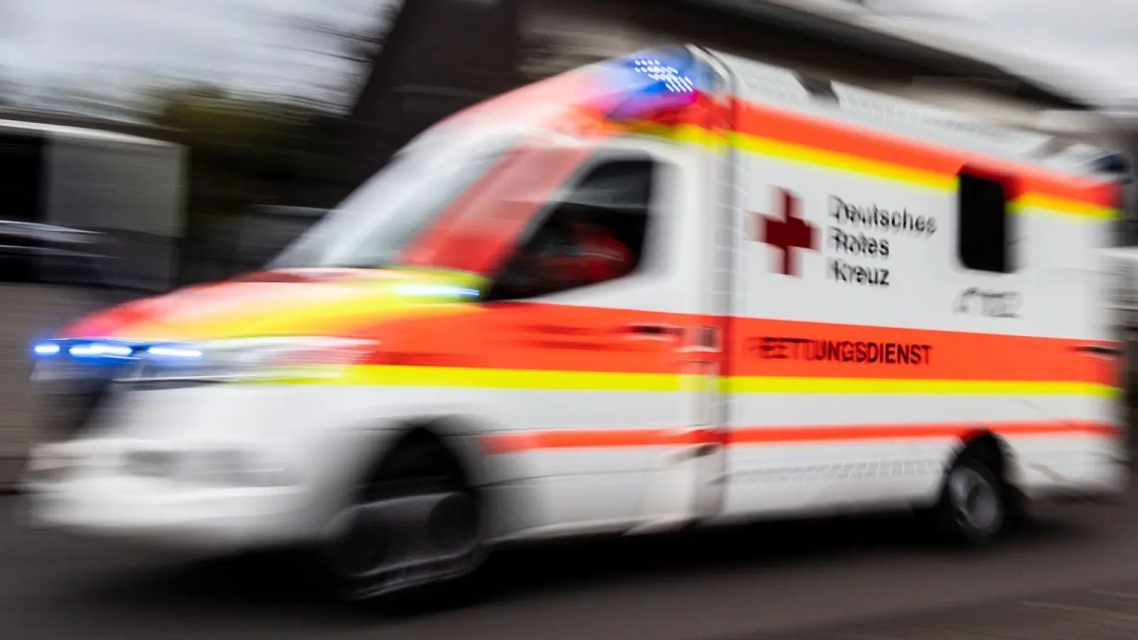 Für die Radfahrerin kommt jede Hilfe zu spät. (Symbolbild) (Foto: Boris Roessler/dpa)