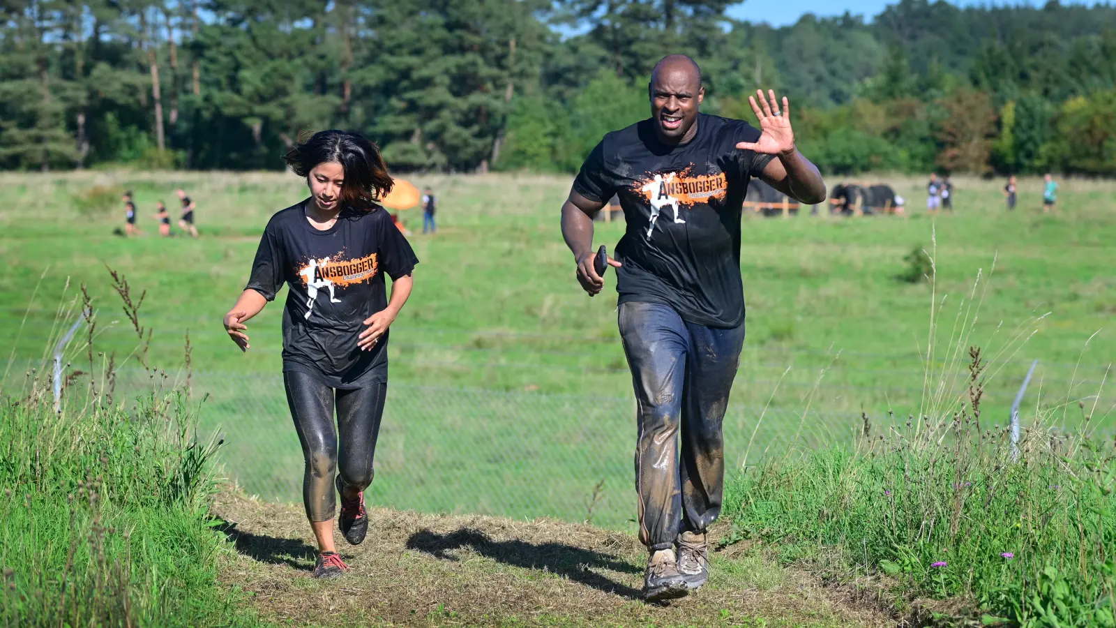 Durch Wasserlöcher und andere Hindernisse hindurch mussten sich die Teilnehmer des „Ansbogger Challenge Fun Run” kämpfen. (Foto: Jim Albright)