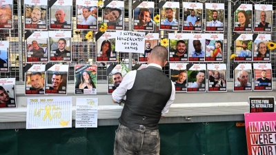 Auch in München wird der Opfer des Hamas-Angriffs vor einem Jahr gedacht. (Foto: Felix Hörhager/dpa)