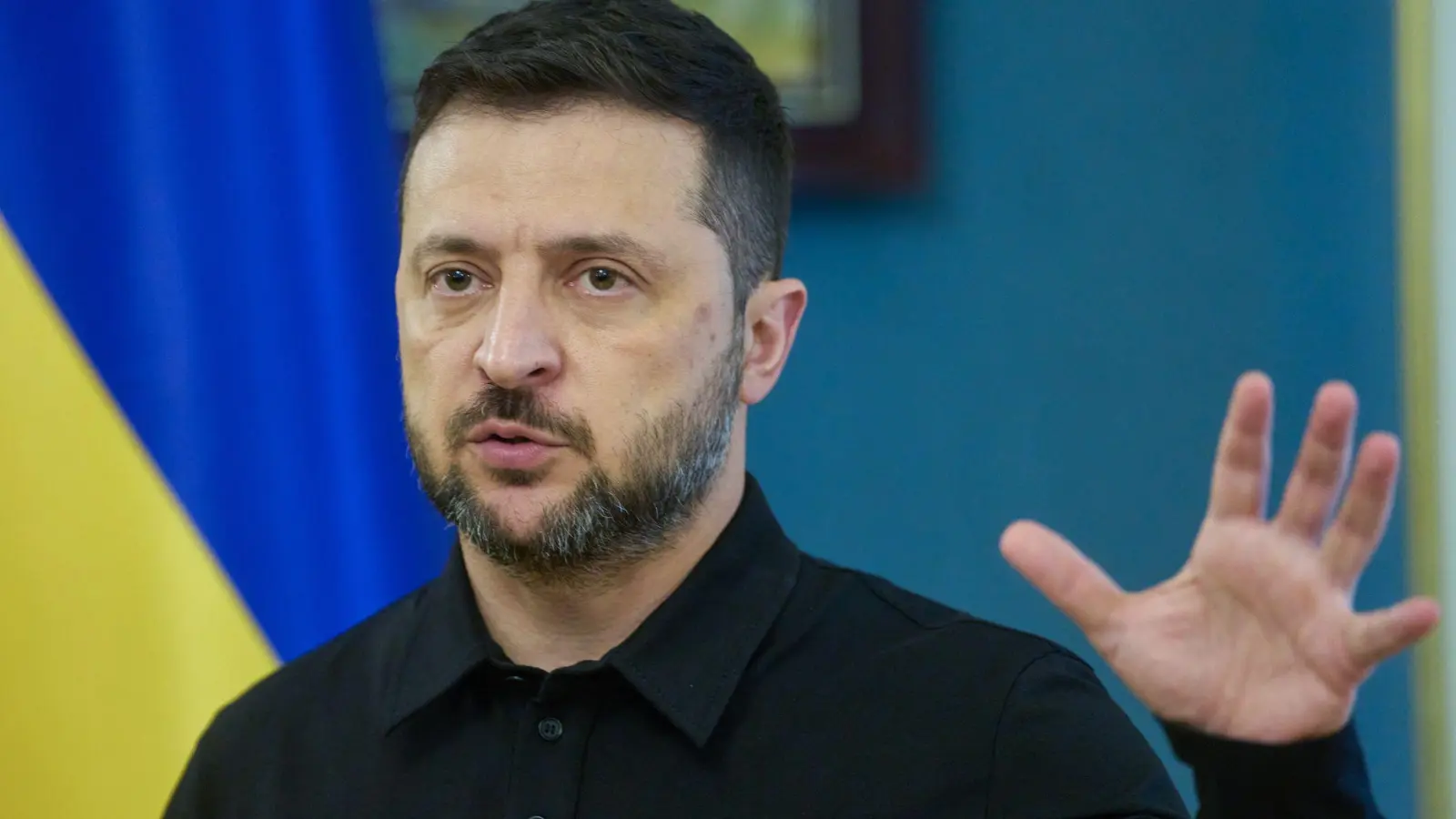 Der ukrainische Präsident Wolodymyr Selenskyj spricht von hohen russischen Verlusten vor Pokrowsk (Archivbild) (Foto: Efrem Lukatsky/AP/dpa)