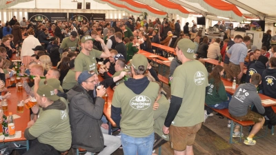 Die Kirchweih startet bereits am Donnerstag mit Schlachtschüsselessen beim SV Dentlein. Der offizielle Bieranstich folgt am Freitag.  (Foto: Peter Tippl)