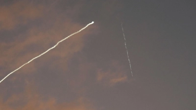 Am Morgen wird Israel erneut mit Raketen aus dem Iran beschossen.  (Foto: Baz Ratner/AP/dpa)