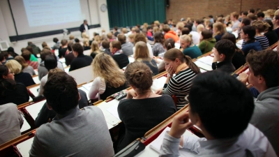 Rund jeder sechste Studierende bekommt Bafög.  (Foto: Oliver Berg/dpa)