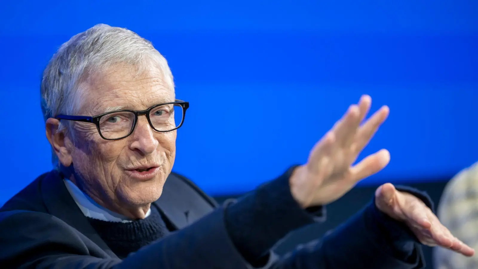 Künstliche Intelligenz müsse die Schere zwischen Arm und Reich schließen, argumentiert die Stiftung von Microsoft-Mitgründer Bill Gates. (Archivbild) (Foto: Gian Ehrenzeller/KEYSTONE/dpa)