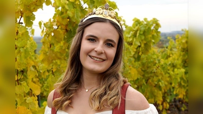 Die Ippesheimer Weinprinzessin Christiane Hahn lädt ein zum Weinfest.  (Foto: Heimat- und Weinbauverein Ippesheim)