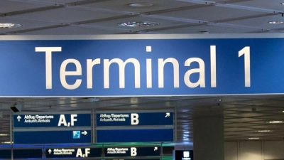 Fast menschenleer zeigt sich das Terminal 1 am Flughafen München, nachdem es zwischenzeitlich wegen einer Personenfahndung geräumt wurde. (Foto: Sven Hoppe/dpa)