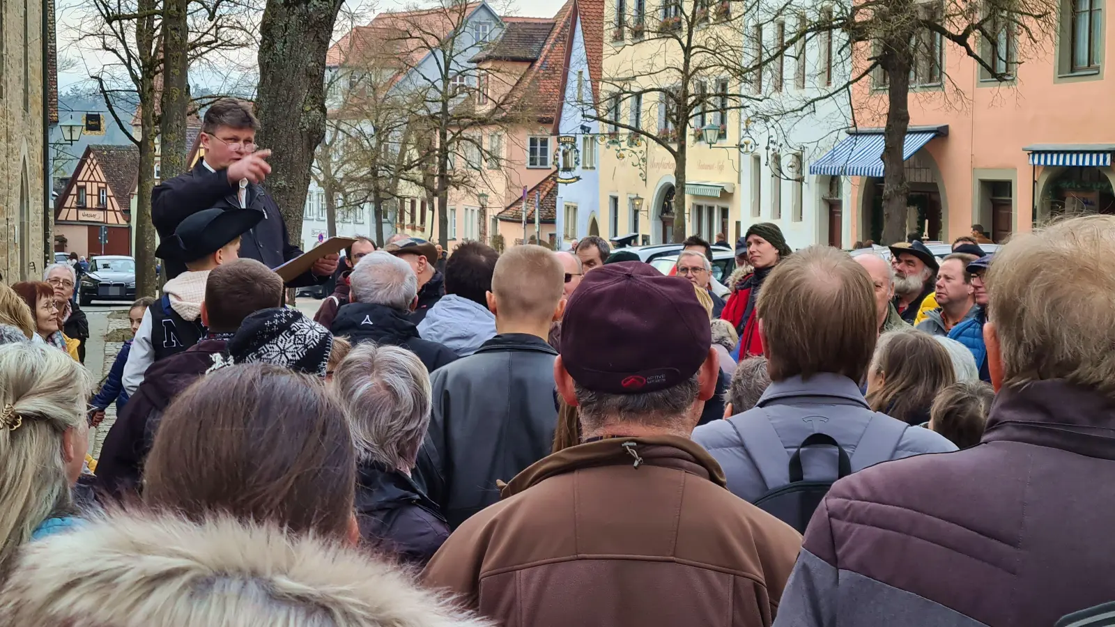 Die Führungen in der Herrngasse wollten rund 250 Menschen erleben. (Foto: Margit Schwandt)