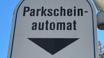 In Kempten sollen fast zwei Millionen Euro aus Parkscheinautomaten verschwunden sein. Ein Ehepaar muss deswegen nun vor Gericht. (Symbolbild) (Foto: Valentin Gensch/dpa)