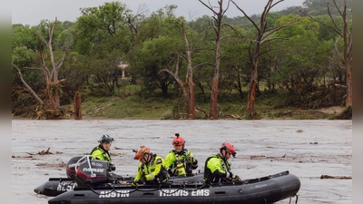 Nach den schweren Überschwemmungen geht die Suche nach Vermissten weiter. (Foto: Christopher Lee/The San Antonio Express-News via AP/dpa)