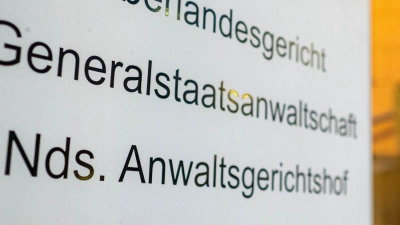 Die Ermittlungen der Generalstaatsanwaltschaft Celle und des LKA Niedersachsen richten sich gegen Beschuldigte im Alter von 32 bis 57 Jahren. (Archivbild) (Foto: Sina Schuldt/dpa)
