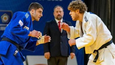 <br>Samuel Bischoff (rechts) im Kampf gegen den Aserbaischaner Vidad Aliyev. (Foto: EJU/Demit Durak)