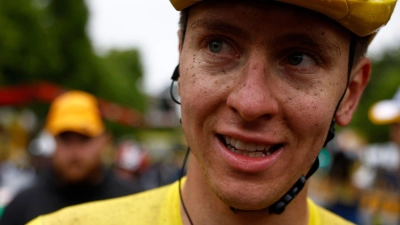 Ärgert sich über eine Jury-Entscheidung bei der Deutschland Tour: Tadej Pogacar (Archivbild) (Foto: Yoan Valat/Pool EPA/AP/dpa)