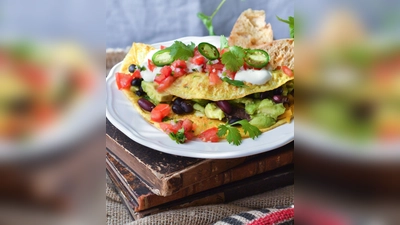 Kleiner Aufwand, großer Geschmack: Das Tex-Mex-Omelett von Foodbloggerin Christina Heß punktet mit leckeren und nährstoffreichen Zutaten. (Foto: Christina Heß/dpa-tmn)
