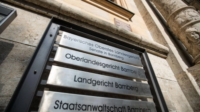 Nachdem der 56-Jährige seine Frau und seinen Sohn vergiftet haben soll, soll der Mann mit einer Internetbekanntschaft nach Frankreich geflüchtet sein. (Archivbild) (Foto: Daniel Karmann/dpa)