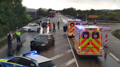 Die Unfallstelle auf der B470 bei Marktbergel war für rund zwei Stunden gesperrt. (Foto: Feuerwehr Marktbergel)