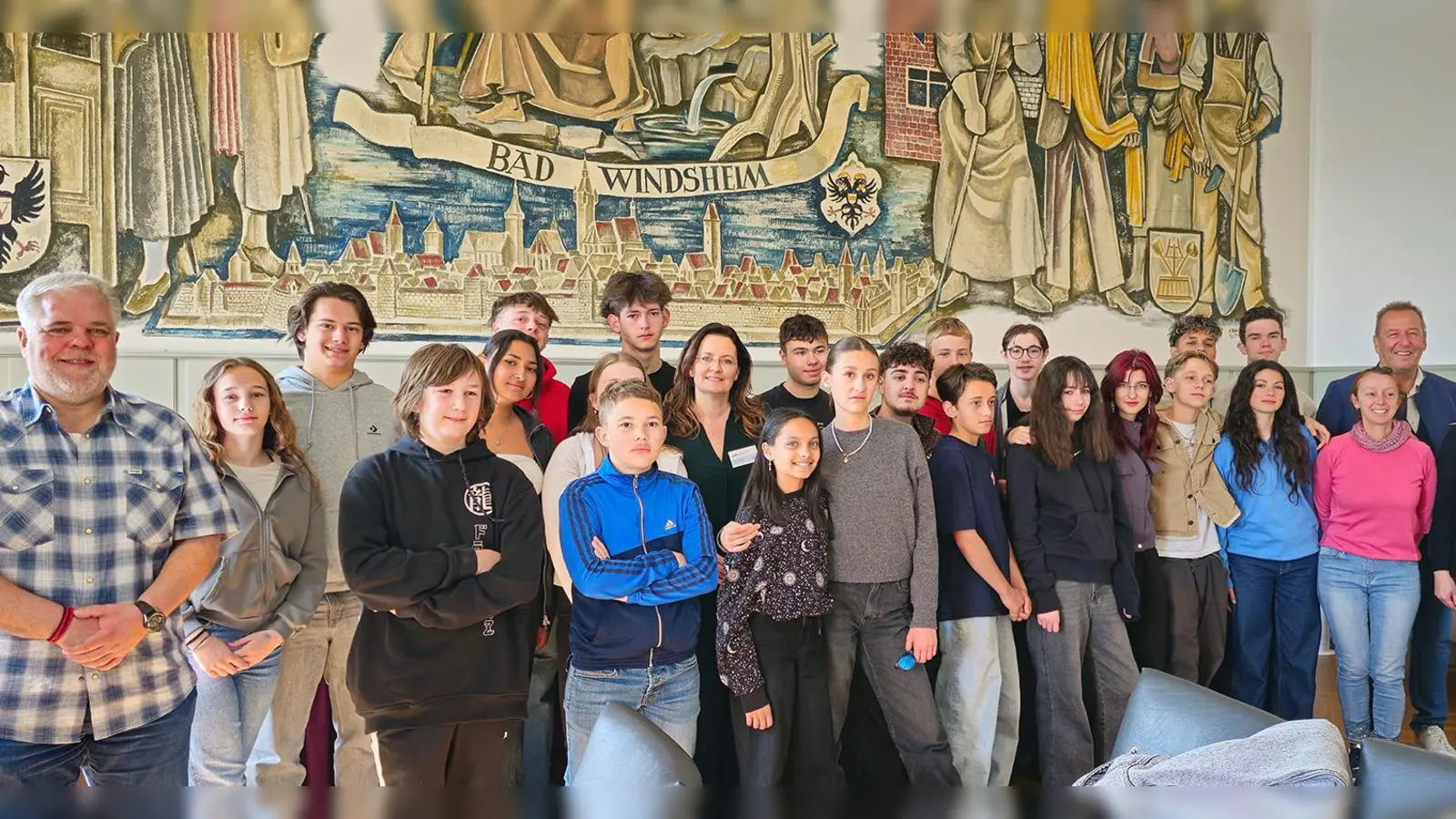 Die Schüler und Schülerinnen aus der Partnerstadt Saint-Yrieix-la-Perche wurden im Rathaus von Vertretern der Stadt empfangen. (Foto: Nicole Paskow)
