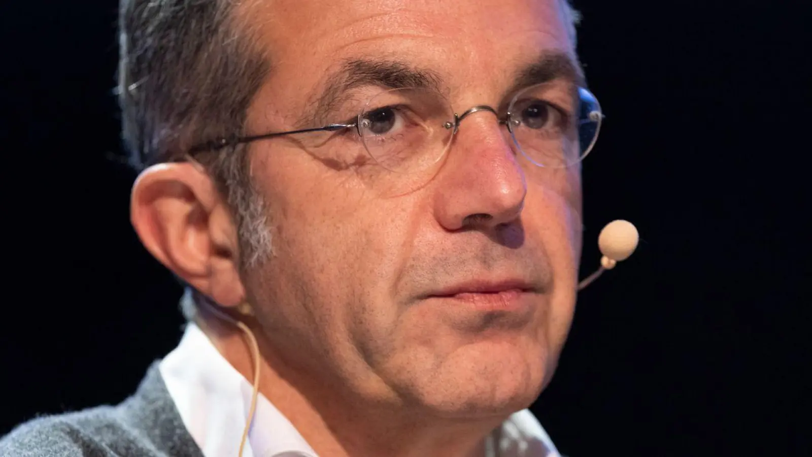 Navid Kermani scheint in seinem neuen Buch „Sommer 24“ Privates mit Politischem zu verweben. (Archivbild) (Foto: Thomas Banneyer/dpa)