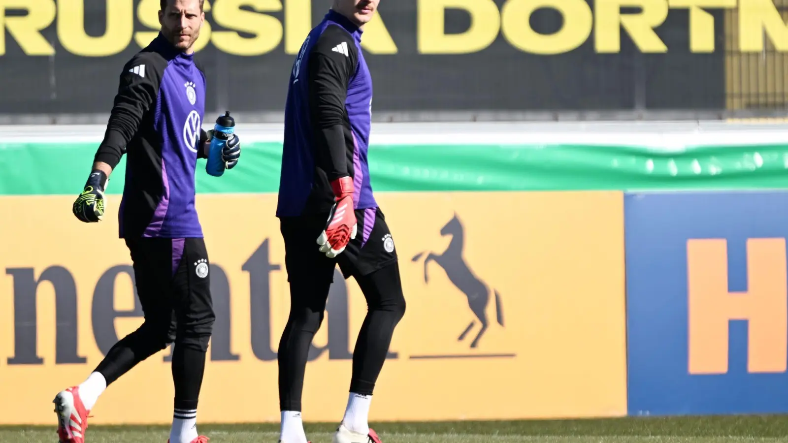 Oliver Baumann (l) und Alexander Nübel beim Training. Wer steht gegen Italien im Tor?  (Foto: Federico Gambarini/dpa)