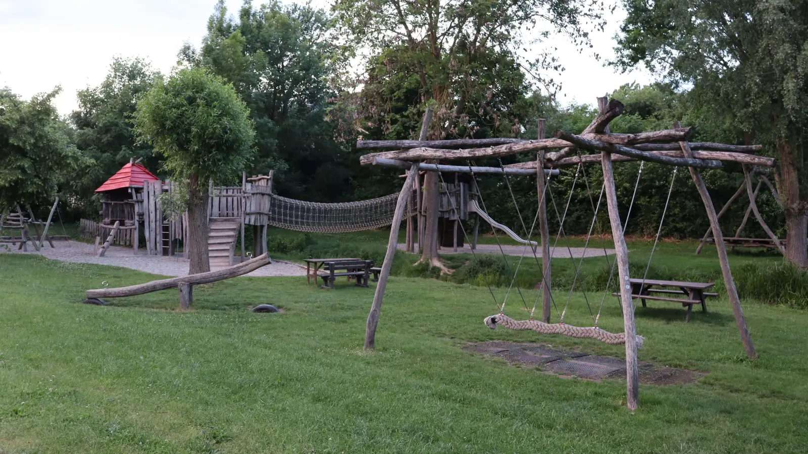 Ende April randalierten Unbekannte auf dem Ritterspielplatz in Wolframs-Eschenbach. (Foto: Antonia Müller)