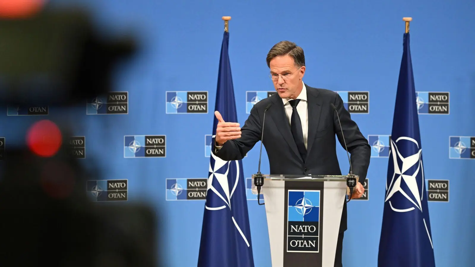 Sieht die Bündnisstaaten auf Kurs: Nato-Generalsekretär Mark Rutte. (Archivbild) (Foto: Harry Nakos/AP/dpa)