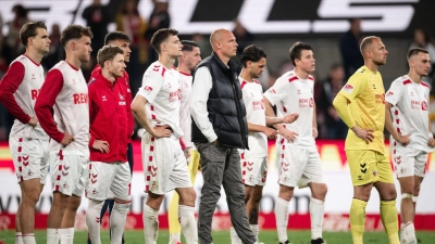 Trübe Stimmung beim 1. FC Köln nach dem Unentschieden gegen Regensburg.  (Foto: Marius Becker/dpa)