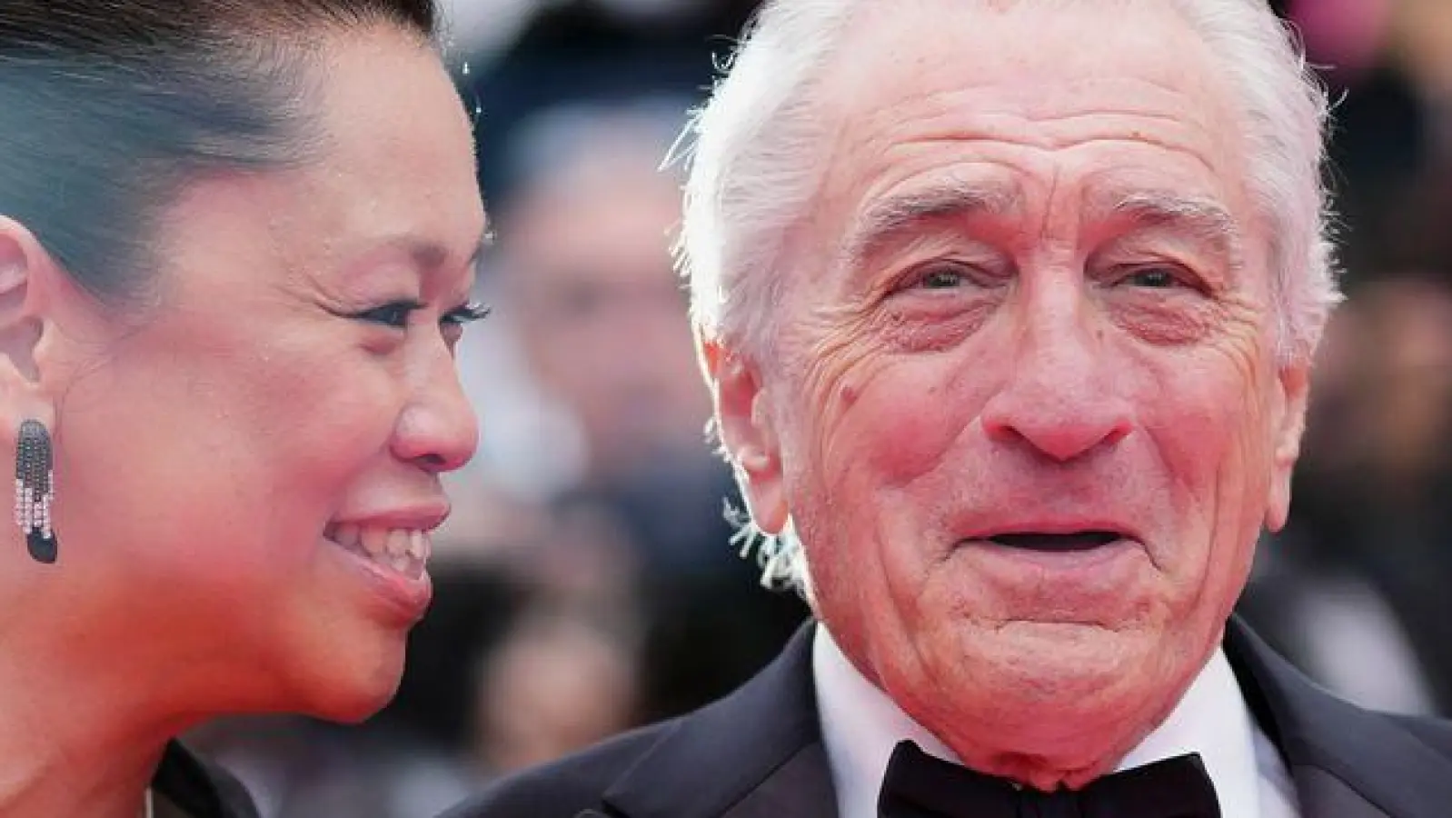Robert De Niro und seine Partnerin Tiffany Chen. (Foto: Scott A Garfitt/Invision/dpa)