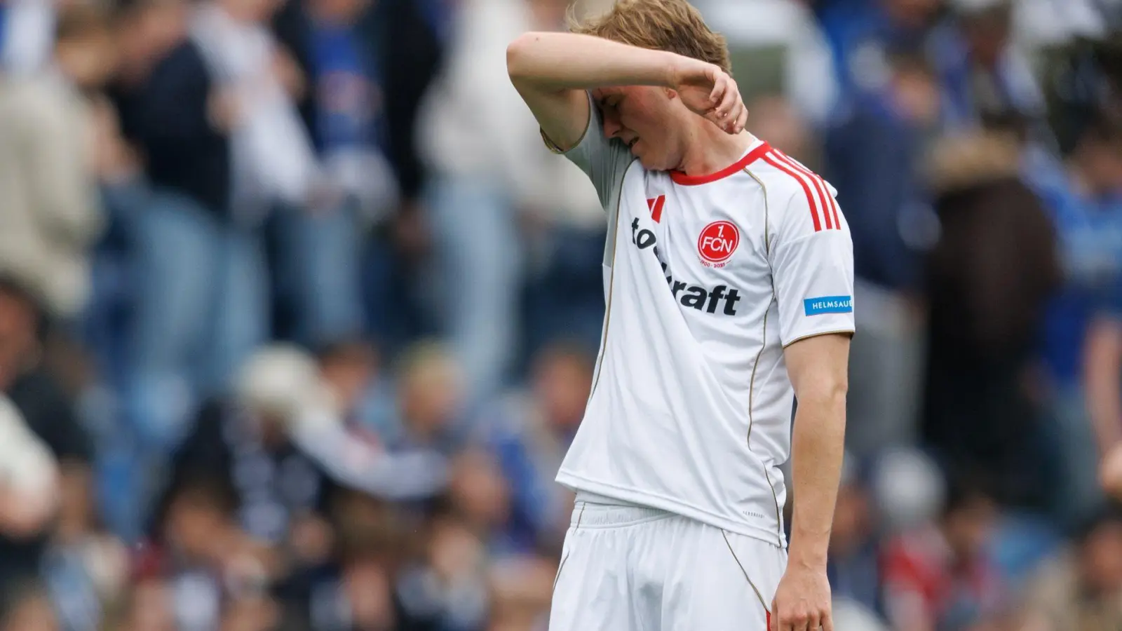 Nürnbergs Eric Porstner nach dem Remis in Bielefeld. (Foto: Friso Gentsch/dpa)