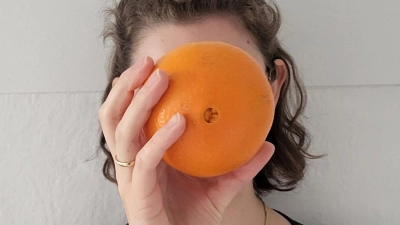 Mara kann keine Orangen essen und nicht einmal Orangensaft mit Fruchtfleisch trinken. Reiner Saft ist für sie aber kein Problem.  (Foto: Privat/dpa)