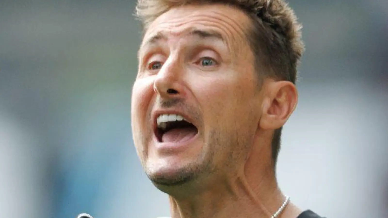 Miroslav Klose will eine Reaktion seiner Mannschaft sehen. (Archivbild) (Foto: Friso Gentsch/dpa)