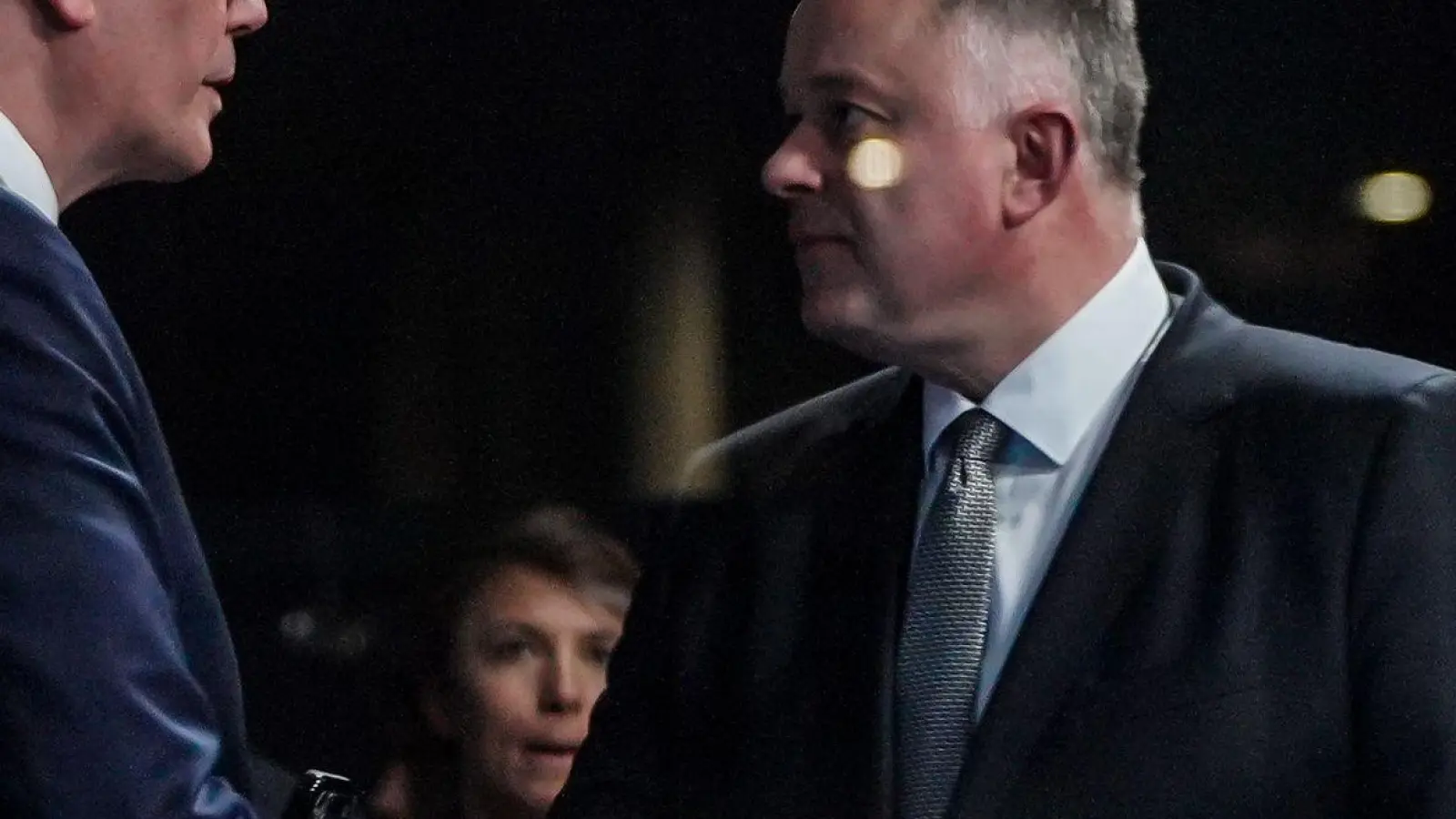 Der alte und der voraussichtlich neue Ministerpräsident von Rheinland-Pfalz wollen über eine große Koalition sprechen.  (Foto: Andreas Arnold/dpa)