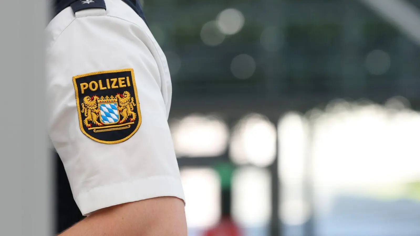 Ein Bundespolizist steht auf dem Flughafen München. (Foto: Karl-Josef Hildenbrand/dpa)