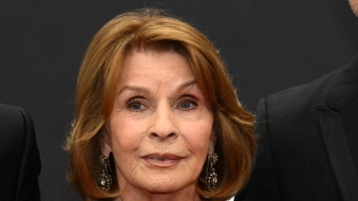 Senta Berger erinnert sich gerne an frühere Zeiten, vor allem mit ihrem Ehemann Michael Verhoven, der im April 2024 starb.  (Foto: Felix Hörhager/dpa)