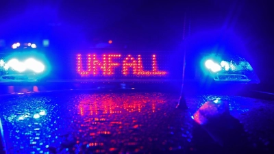 In Elfershausen ermittelt die Polizei nach einem Unfall mit einem Telefonmast. (Symbolbild) (Foto: Stefan Puchner/dpa)