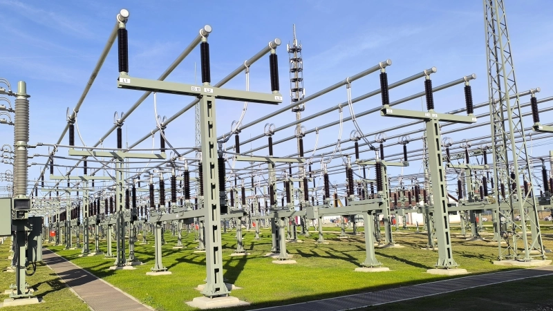 Die N-Ergie baut das Stromnetz im Raum Ansbach wie hier im aufgerüsteten Umspannwerk in Winterschneidbach aus. Das ist eine der Voraussetzungen, um den Klimaschutz voranzubringen.  (Foto: Thomas Schaller)