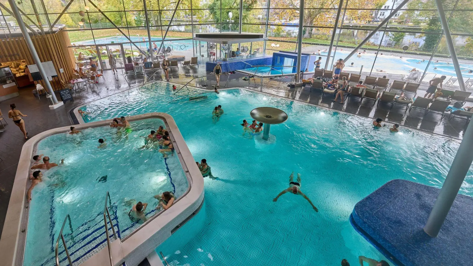 Thermen sind von der Energiekrise besonders betroffen - sie können kaum Strom sparen. (Foto: Thomas Frey/dpa)