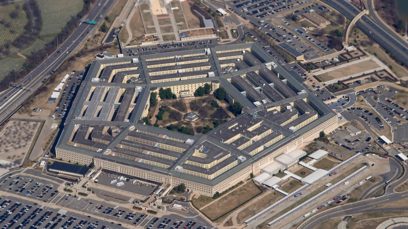 Trump will Transmenschen aus dem US-Militär ausschließen. (Archivbild) (Foto: Patrick Semansky/AP/dpa)