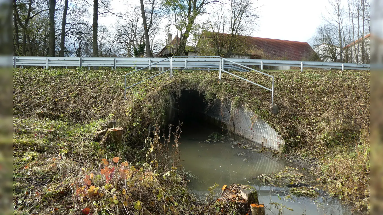 Auch dieser Wellstahldurchlass an der Weihersmühle wird erneuert. (Foto: Staatliches Bauamt Ansbach/Eva Ziegler)