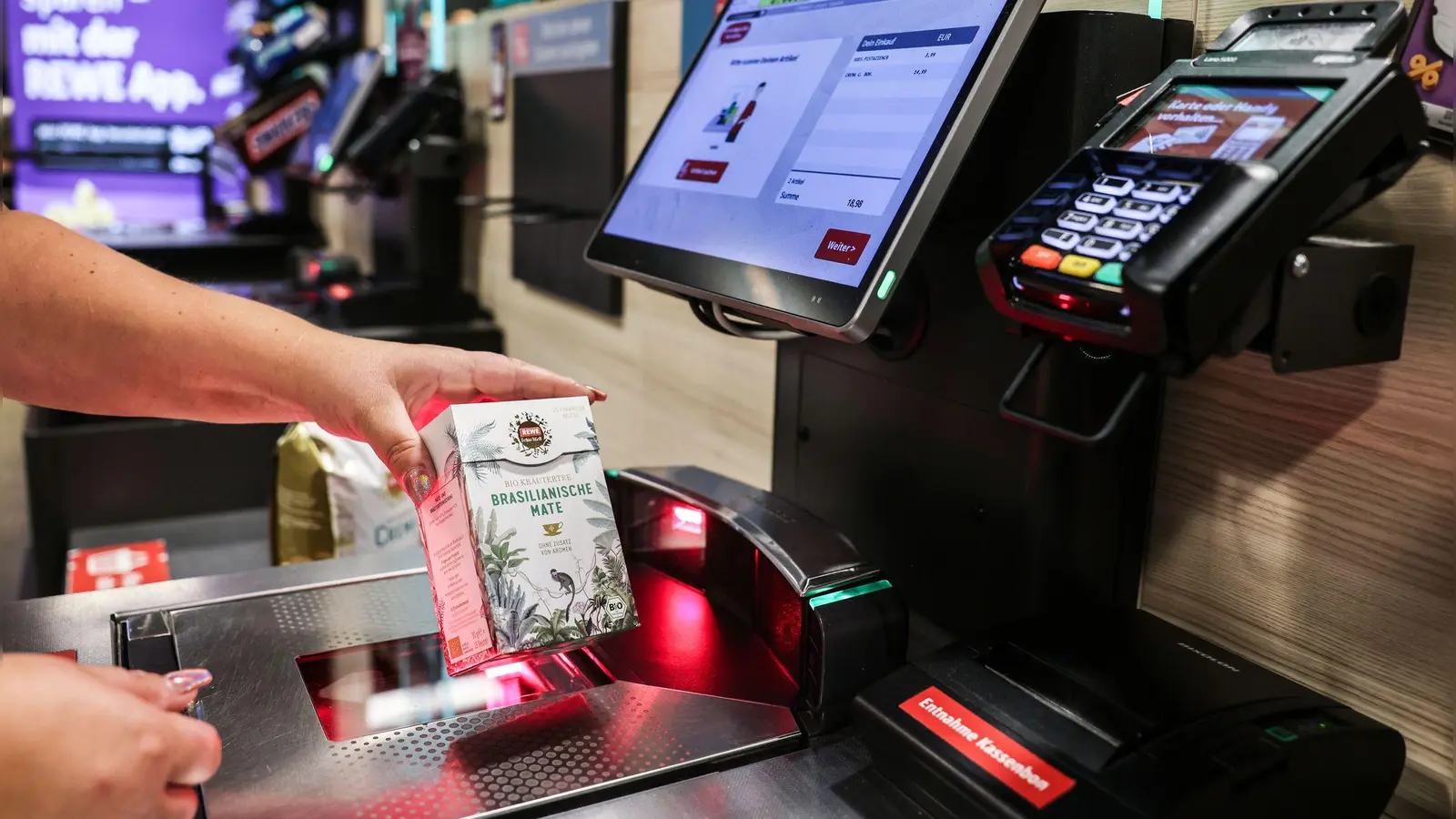 SB-Kassen sind im deutschen Einzelhandel inzwischen weit verbreitet. (Foto: Oliver Berg/dpa)