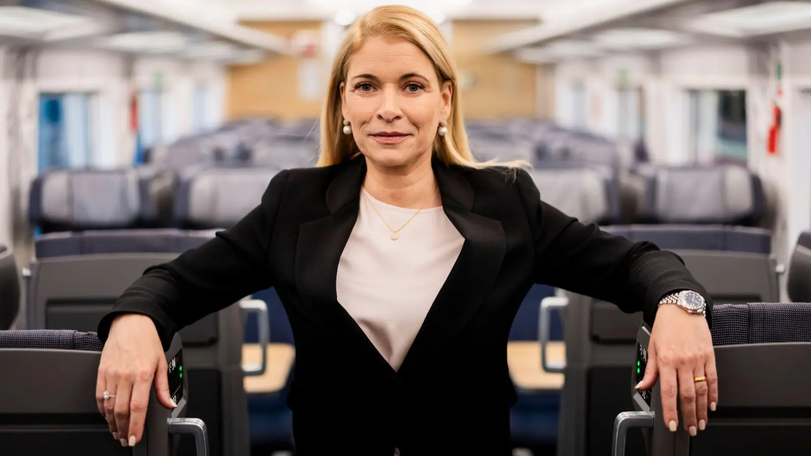  Es müsse alles anders gemacht werden als früher, sagt die neue Bahn-Chefin Palla. (Archivbild) (Foto: Christoph Soeder/dpa Pool/dpa)