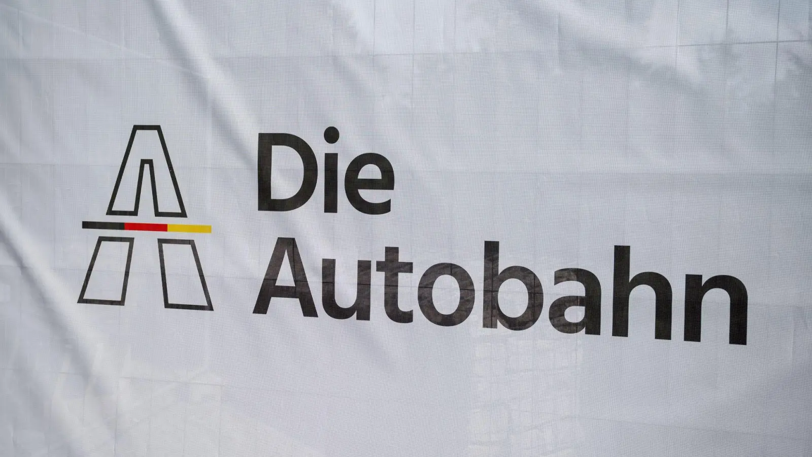 Die Autobahn 70 bei Bamberg muss gesperrt werden. (Symbolbild) (Foto: Daniel Vogl/dpa)